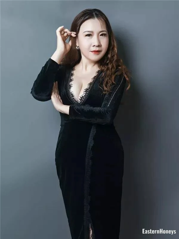 YueYue Profile image 4