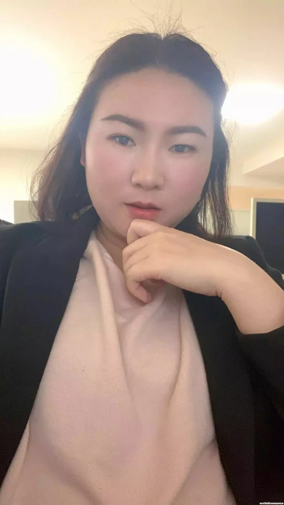 Aiqin Profile image 1