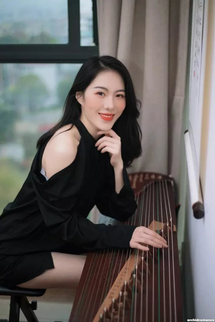 Aly Profile image 1