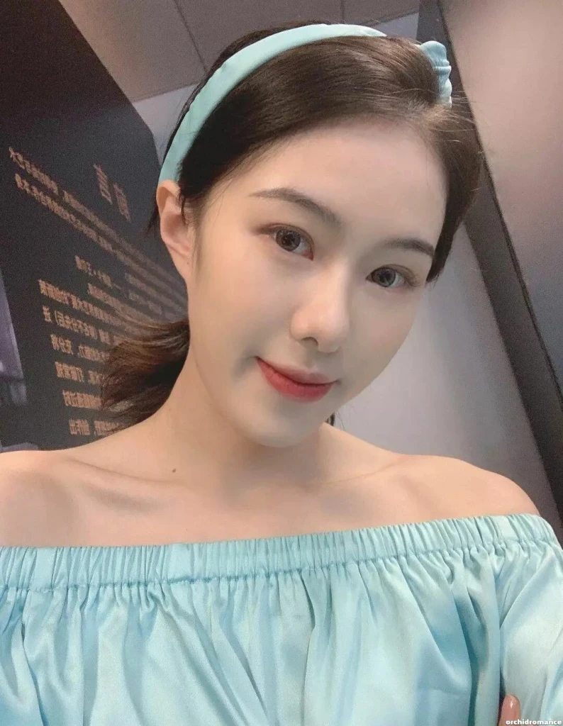 Aly Profile image 3