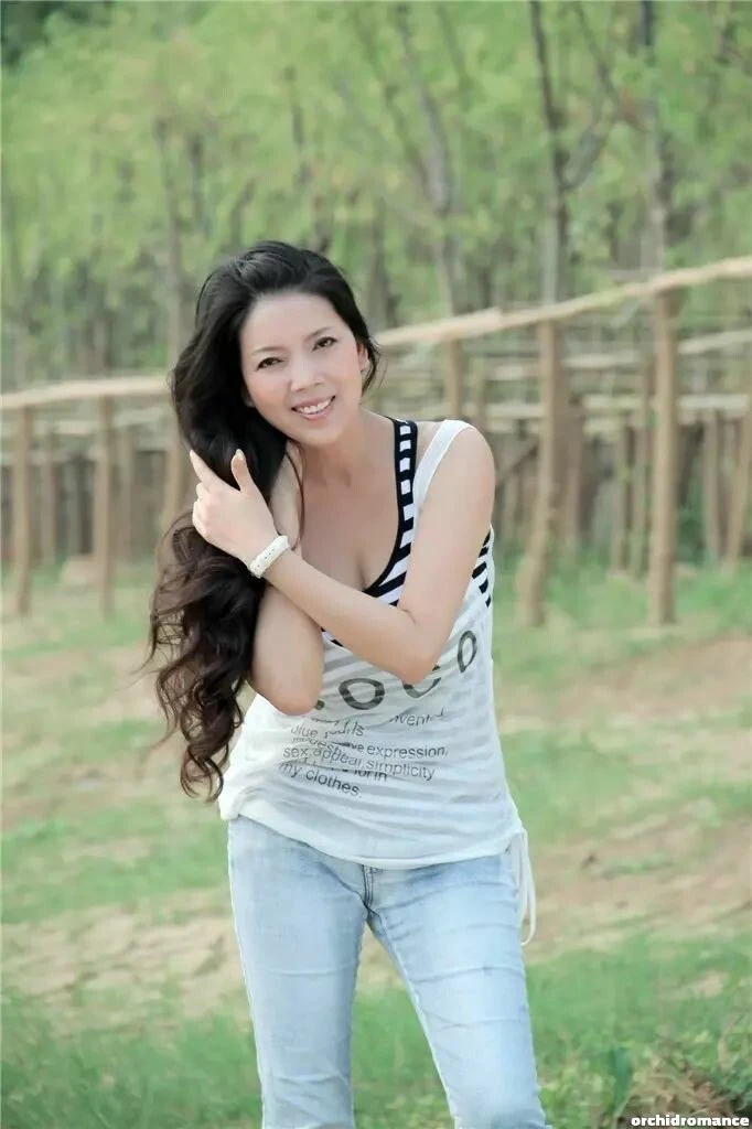 Li Li Profile image 3