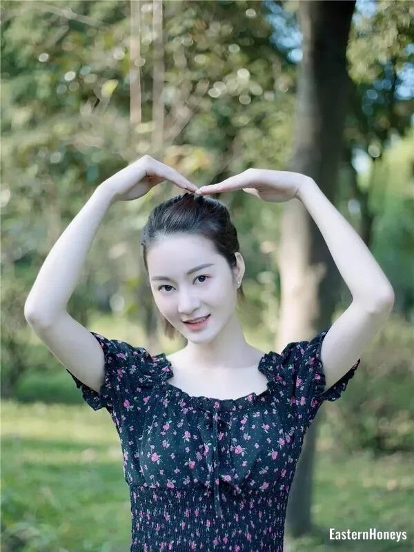 YiMeng Profile image 1