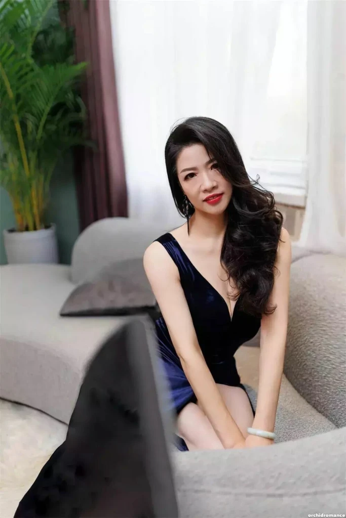 Li Profile image 4