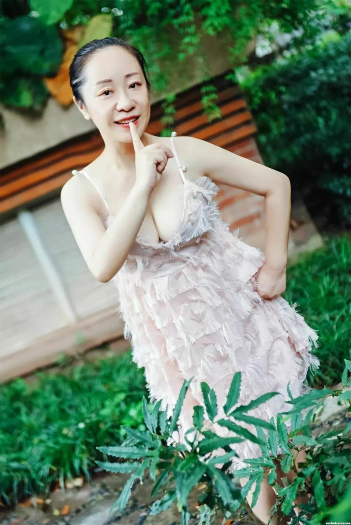 Julie Profile image 3