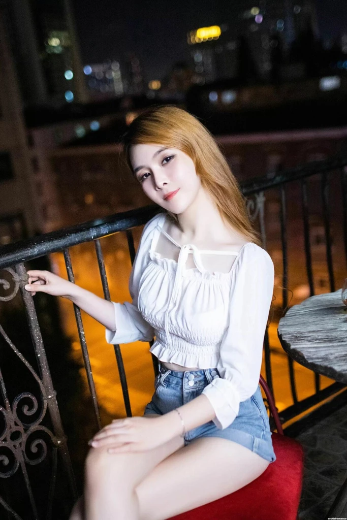 Lianrong Profile image 3