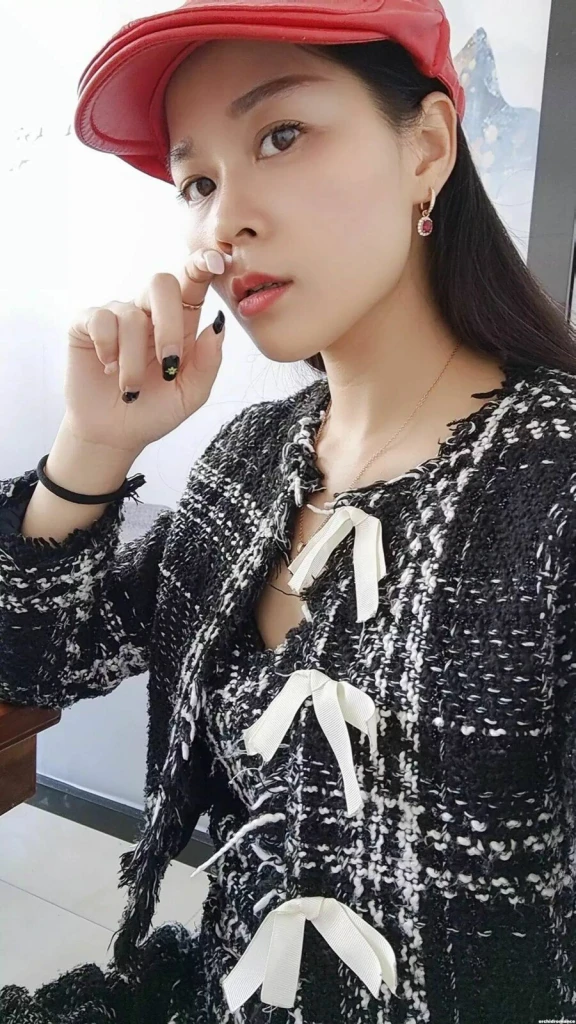 Mengmeng Profile image 2