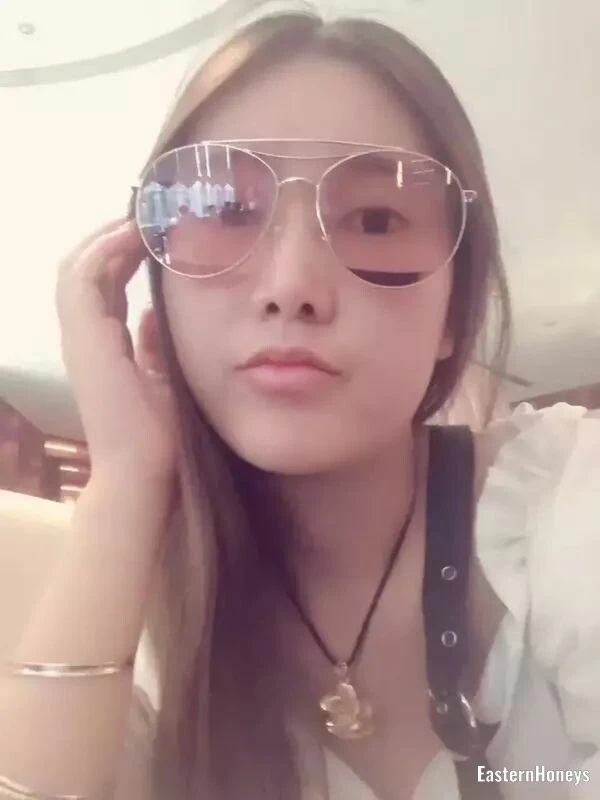 Elina Profile image 1