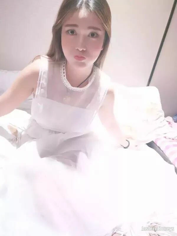 Elina Profile image 3