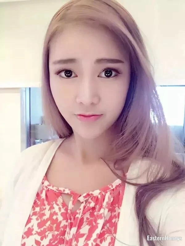 Elina Profile image 4