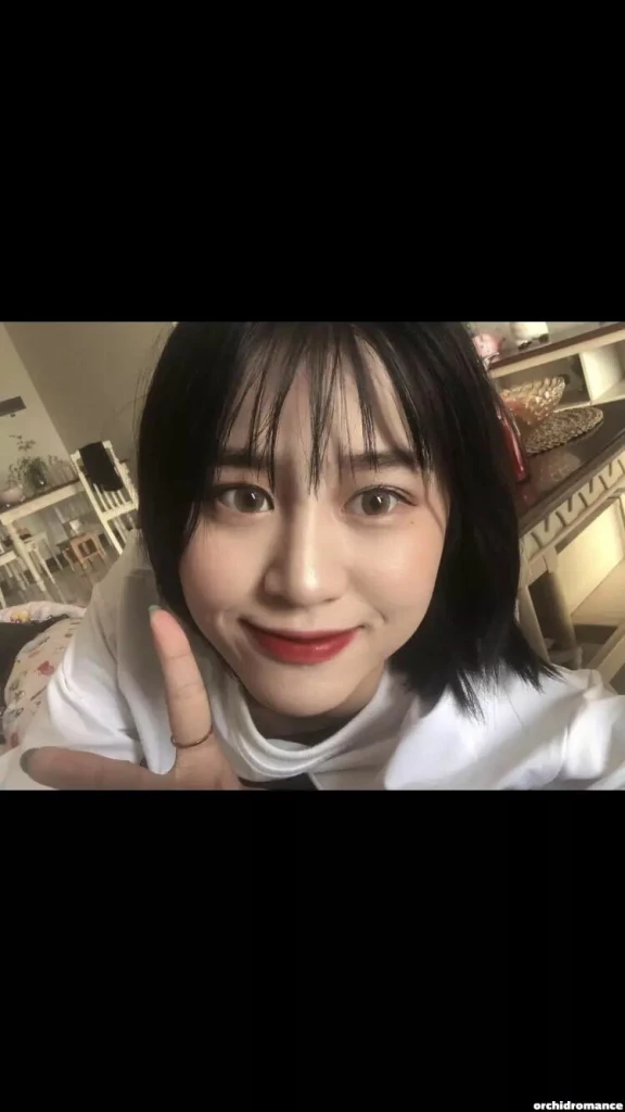 Yiyi Profile image 2