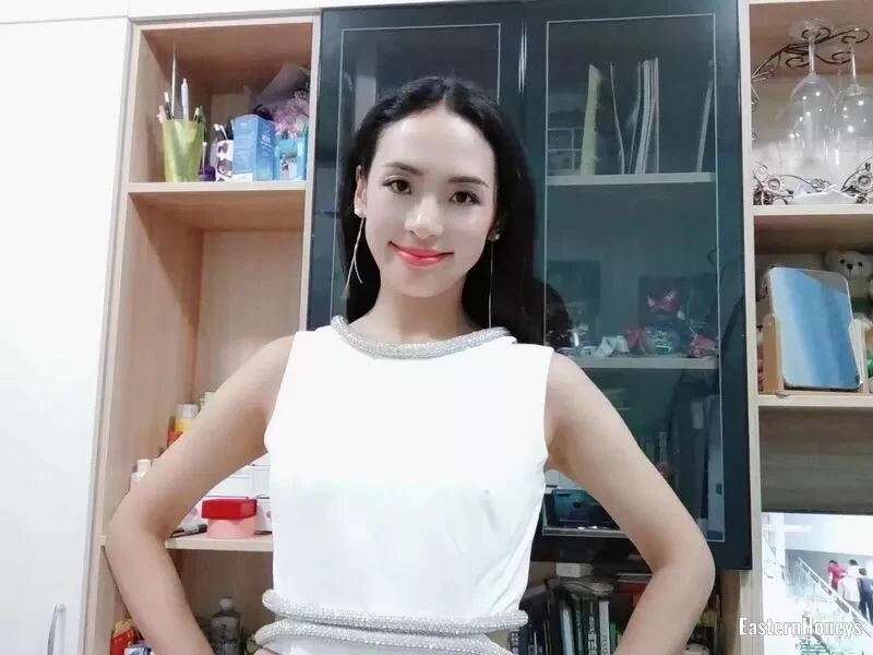 Selena Profile image 1