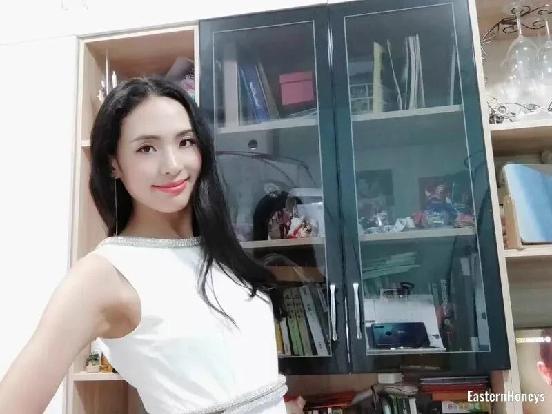 Selena Profile image 2